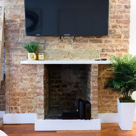 Apartment 241 East New York