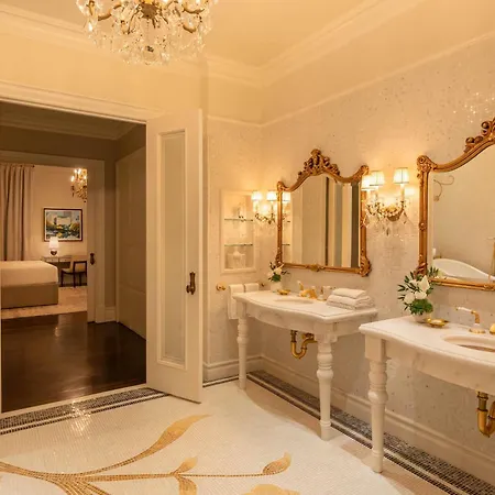 Hotel The Plaza, A Fairmont 5*