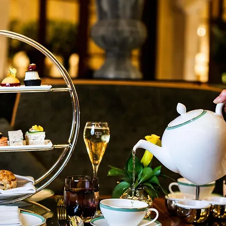 Hotel The Plaza, A Fairmont 5*