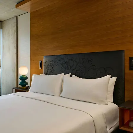Renaissance Midtown 4*