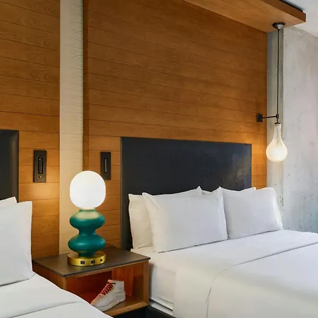 Renaissance Midtown Hotel