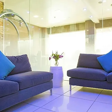 Le Bleu Hotel