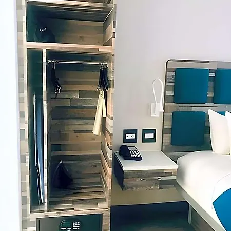 Le Bleu Hotel 3*