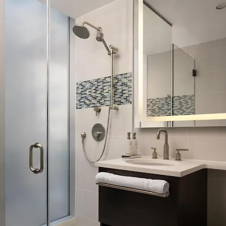 Hotel The Bernic City,tapestry Collection By Hilton 4*