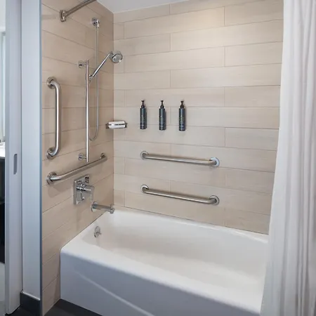 Aloft By Marriott Laguardia Airport Hotel