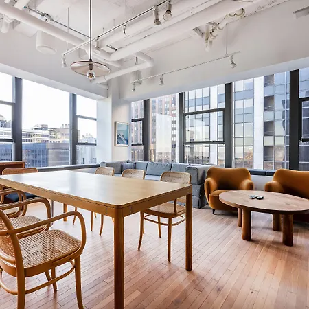 Placemakr Street Aparthotel 4*