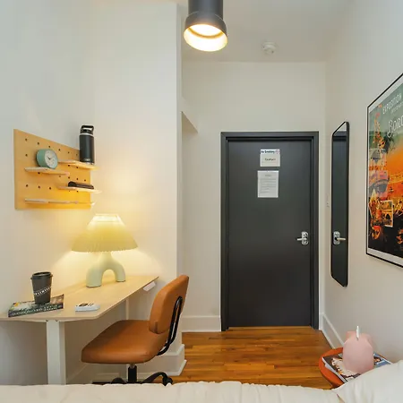 Lamartine Chelsea Hostel