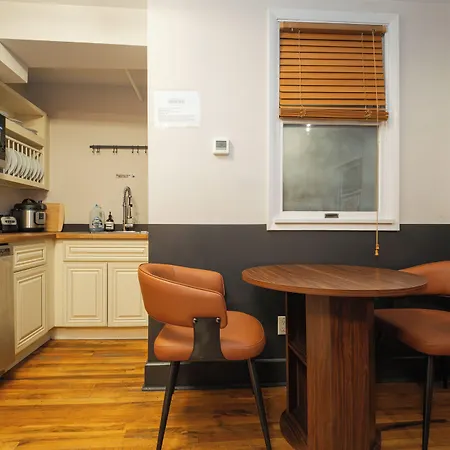 Lamartine Chelsea Hostel