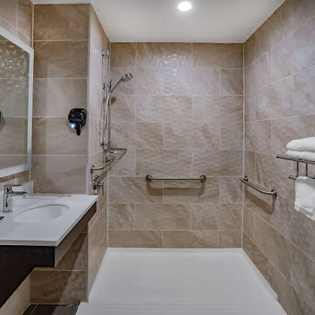 Hotel Days By Wyndham Bronx Nyc