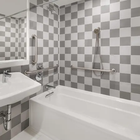 Western Premier Empire State Hotel 3*