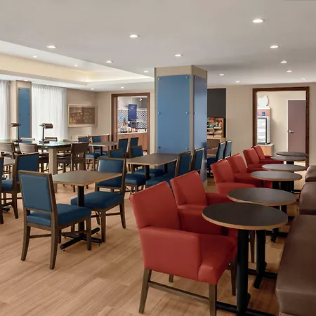 Hotel Express & Woodside Laguardia Airport 3*