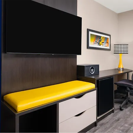Hotel Glo Western Bronx Nyc New York