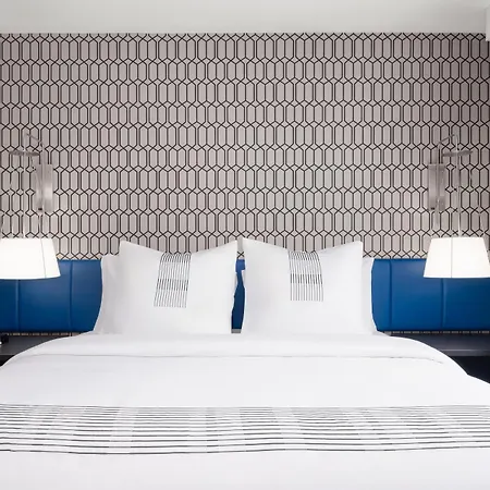 Hotel Glo Western Bronx Nyc New York