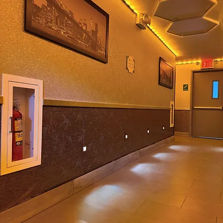 Hotel Umbrella Bronx *