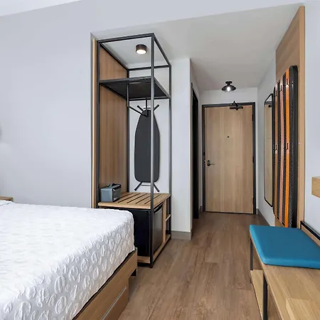 Hotel Tru By Hilton Brooklyn New York