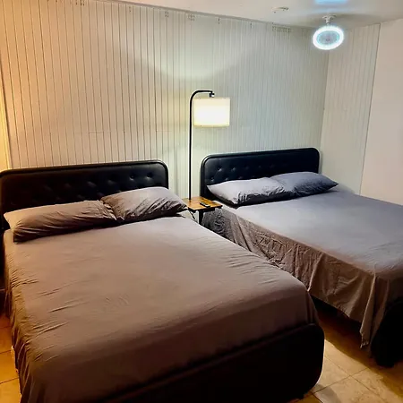 Homestay Large 3-bedrooms/2-bath Apt, One Block To Train