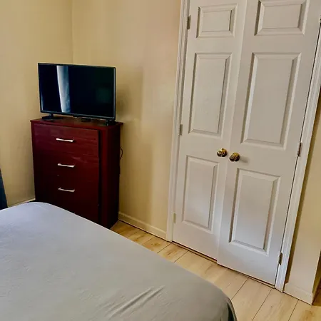 Large 3-bedrooms/2-bath Apt, One Block To Train * New York