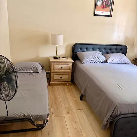 Homestay Large 3-bedrooms/2-bath Apt, One Block To Train *