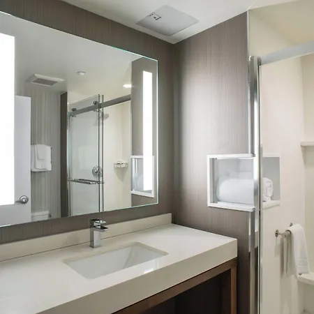 Courtyard By Marriott Queens/fresh Meadows New York