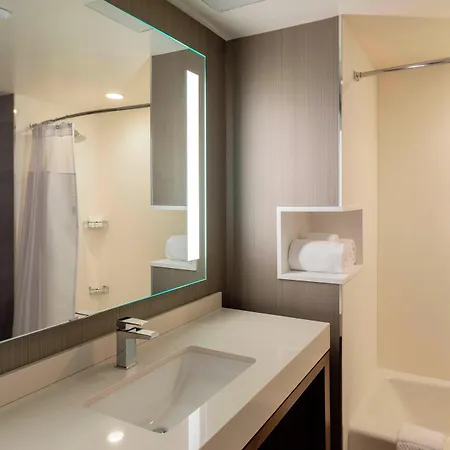 Hotel Courtyard By Marriott Queens/fresh Meadows New York