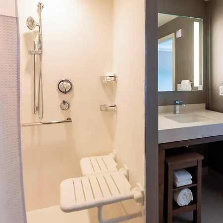 Courtyard By Marriott Queens/fresh Meadows 3*