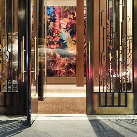 Four Seasons Downtown Hotel 5*