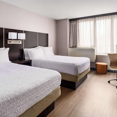 Hampton Times Square 3*