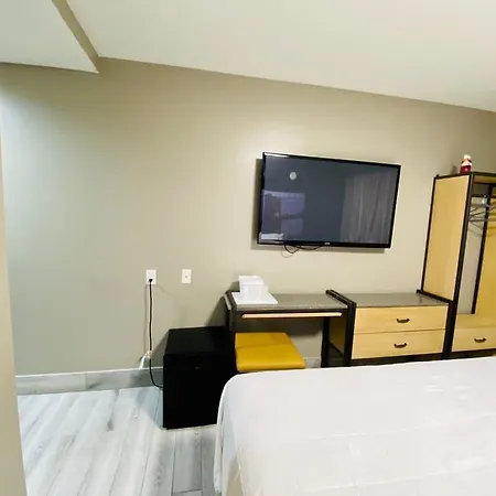 Rodeway Near Jfk Airport 2*