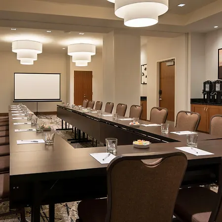 Hilton Garden Long Island Hotel 3*