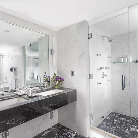 6 Columbus Park 4*