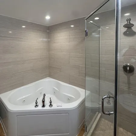 Ramada By Wyndham Flushing Queens Hotel 3*