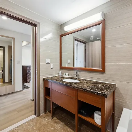 Hotel Ramada By Wyndham Flushing Queens New York