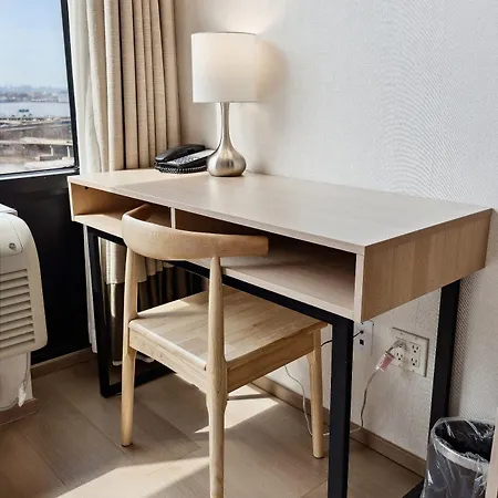 Hotel Ramada By Wyndham Flushing Queens 3*