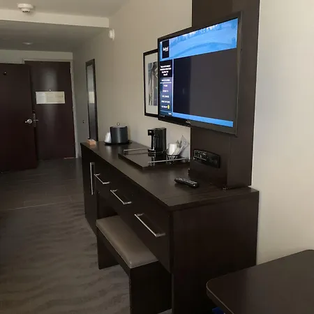 Fairfield & By Marriott Staten Island Hotel 3*