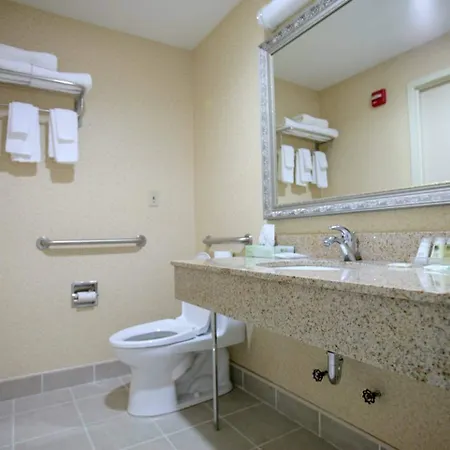 - Laguardia Airport Hotel