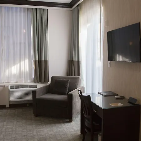 Aura Brooklyn 4*