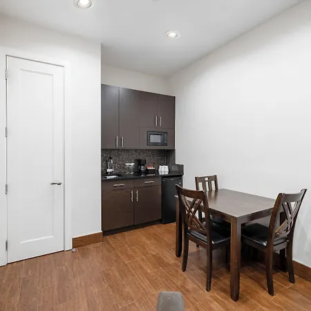 Hotel Aura Brooklyn