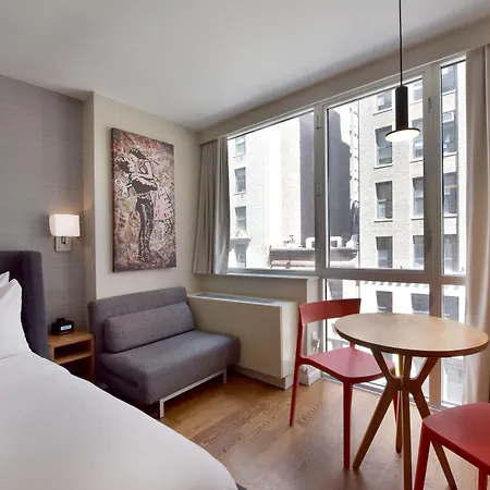 Hotel 32 32