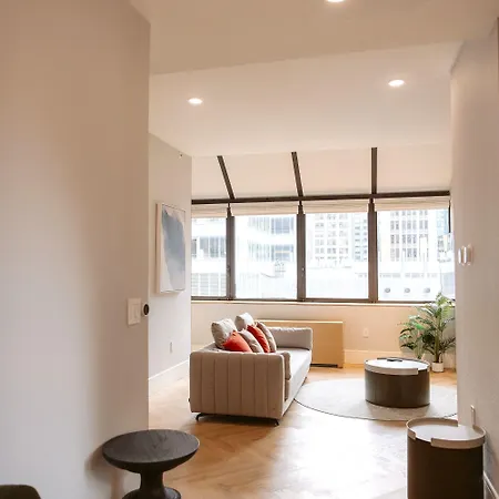 Hotel Aura Times Square 4*