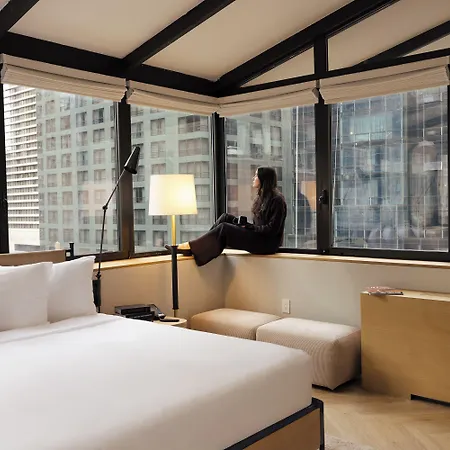 Aura Times Square 4* New York