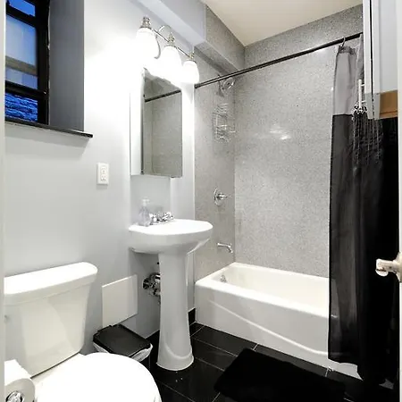 Three-bedroom West 25th Street * New York