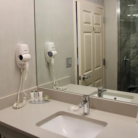 Hotel Marco Laguardia & New York