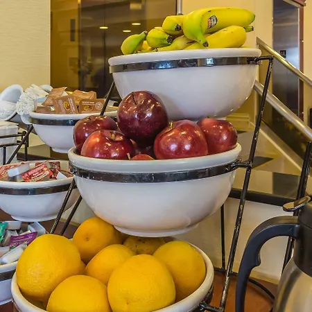 Hotel Comfort & Laguardia Airport 4*