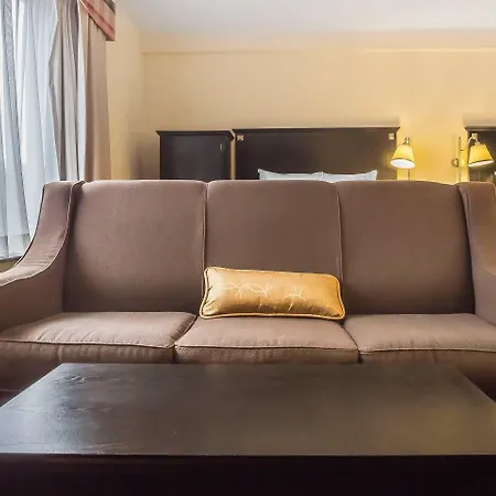 Comfort & Laguardia Airport 4*