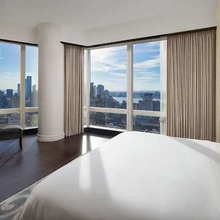 Mandarin Oriental, Hotel