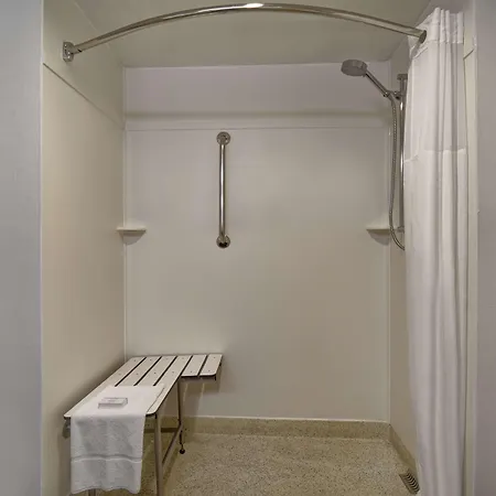 Hampton Ny-jfk Hotel 3*