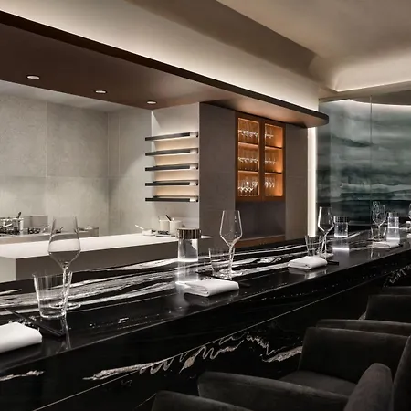 Martinique On Broadway, Curio Collection By Hilton 4*
