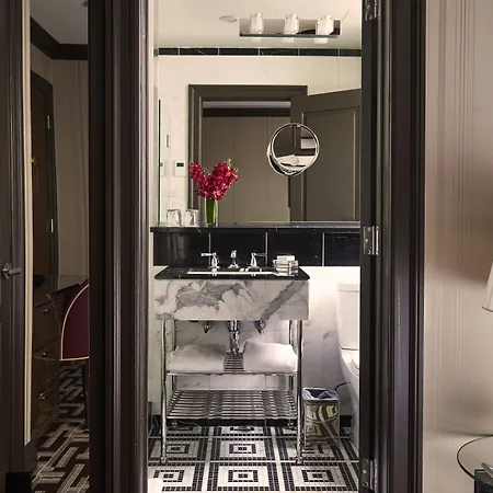 The Iroquois Times Square, A Small Luxury Hotel New York