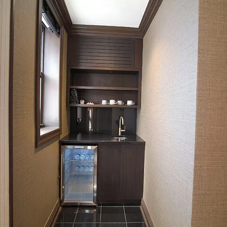 The Iroquois Times Square, A Small Luxury Hotel 5*