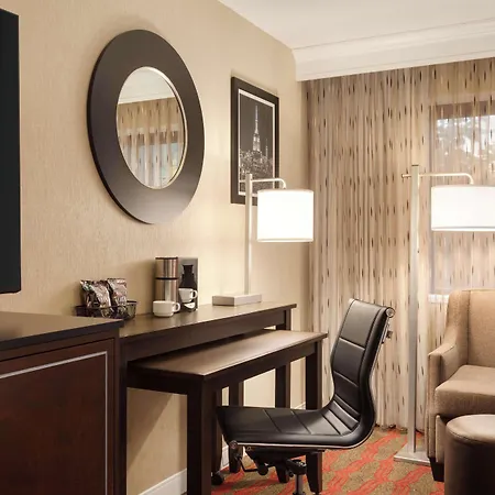 Doubletree By Hilton New York-laguardia 3*
